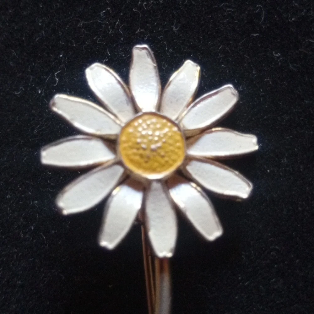 Gold Tone and White Daisy Brooch